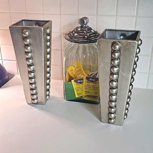 VINTAGE Unique Modern Heavy Silver Decorative Vase. Measures 12" x 4" - Picture 7 of 9